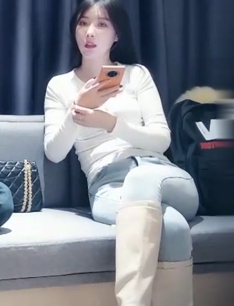 极致艺术，百度云探花系列-舞蹈艺术生一字马，肤白貌美气质尽显！