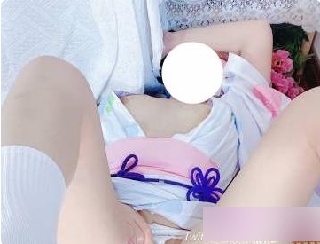 奇妙独家：某推小妹妹在雷姆浴室的最新表演