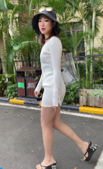 高叉泳装：展现长腿翘臀的美女，10V8.15G百度云视频