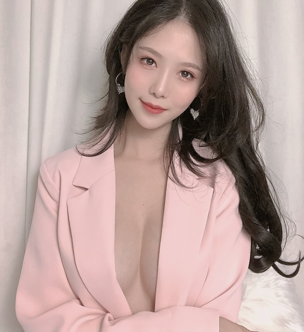 抖娘利世NO.55粉色西装
