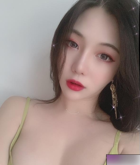 最美的推特博主展示出了她元气美美的作品