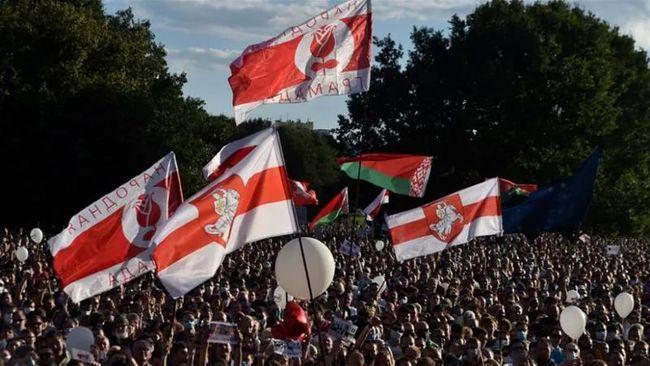 Snyder-RebuildingtheNation:AJourneythroughPoland