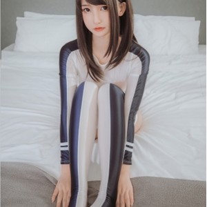 《神楽坂真冬水之形2》：150P2V超高清畅享，仅853MB！