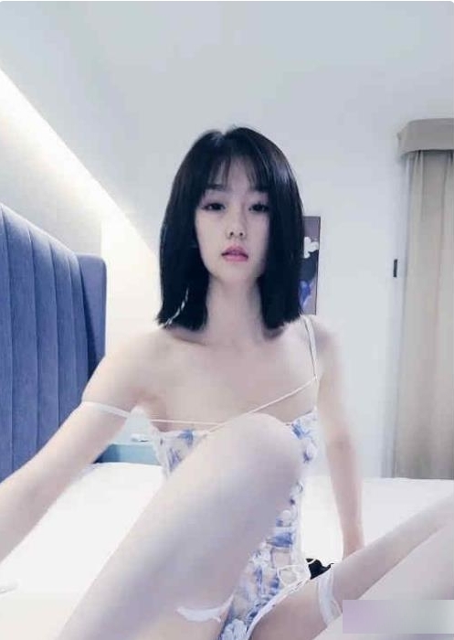 妖姬斗鱼：高颜值的人气王，画画暖暖展示无死角浮力姬