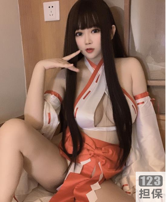 依酱吖COS性感女巫微胖妹子COSER玩笑服装化妆道具视频精彩下载