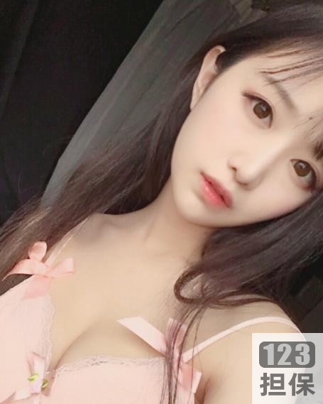 网红学妹COS御姐小鹿鹿的性感图集和4K视频