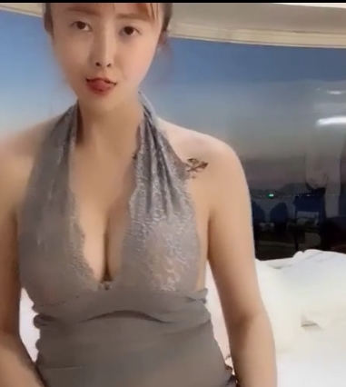 网红婷儿的作品合集：梦中情人展示纤细身段和伟岸四肢