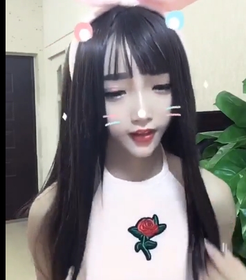 凤凰雅宝:气质独特的小合集主播唱将:多才多艺的新主播混血儿:独特气质的网络主播键盘侠:粉丝见不得的仇恨与伤害社会:直播中不满的网络伤害苗条身材:洗澡视频中的曼妙展示