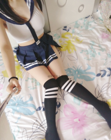 虎牙秦艽小彩虹学生服完整合集童颜巨R女神酮体光阴馒头