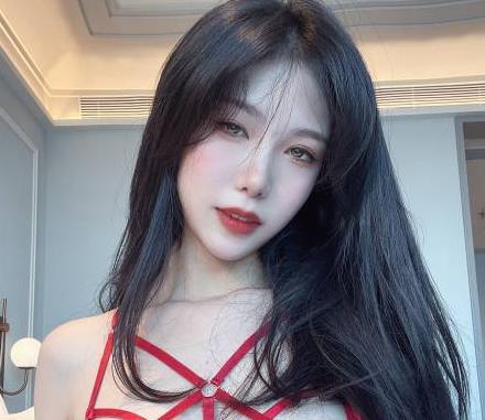 网红抖娘利世定制红se+you惑身材颜值丝简职业下载收藏定制红se+you惑网红抖娘，颜值与身材兼备，职业丝简款式，下载收藏必备
