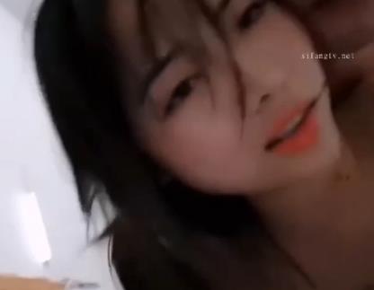 王媛媛的高不可攀形象与金主玩弄的真实场景