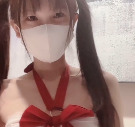 光“阴”妹子:指具有光泽的皮肤和亮丽的形象的女性天花板:指室内装饰中的顶部部分粉情人:指拥有粉色调的浪漫情人油光白丝:指具有光泽的白色丝质材料吊带:指衣物上的细带子,通常用于连衣裙或内衣互动:指能够与用户进行交流和互动的产品或服务体验:指通过亲身参与或感受来获得的经历1V:指电压单位,常用于描述电子产品的电压650M:指存储容量为650兆字节的产品或设备百度盘:指百度公司提供的云存储服务可能的1.