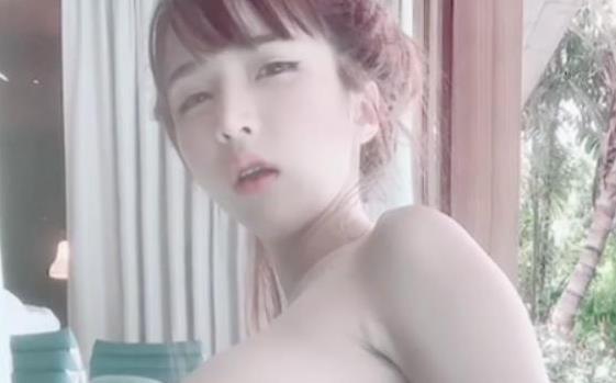 网红Aom_yumi_在推特上的OnlyFans平台上推出了大罩杯商品
