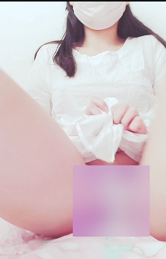 是斗鱼平台上的一份珍贵私藏，汇集了宅男们心中经典的粉嫩软妹铃铛的绝版浮力姬作品。视频数量27个，总大小990MB，清晰细腻，让您尽情欣赏铃铛的每一个可爱细节。绝对是收藏社保级别的珍藏！27V990MB