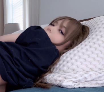 “震撼优质自拍视频：KittyxKum睡醒发S扭头杀战况肉壁（16分钟）”